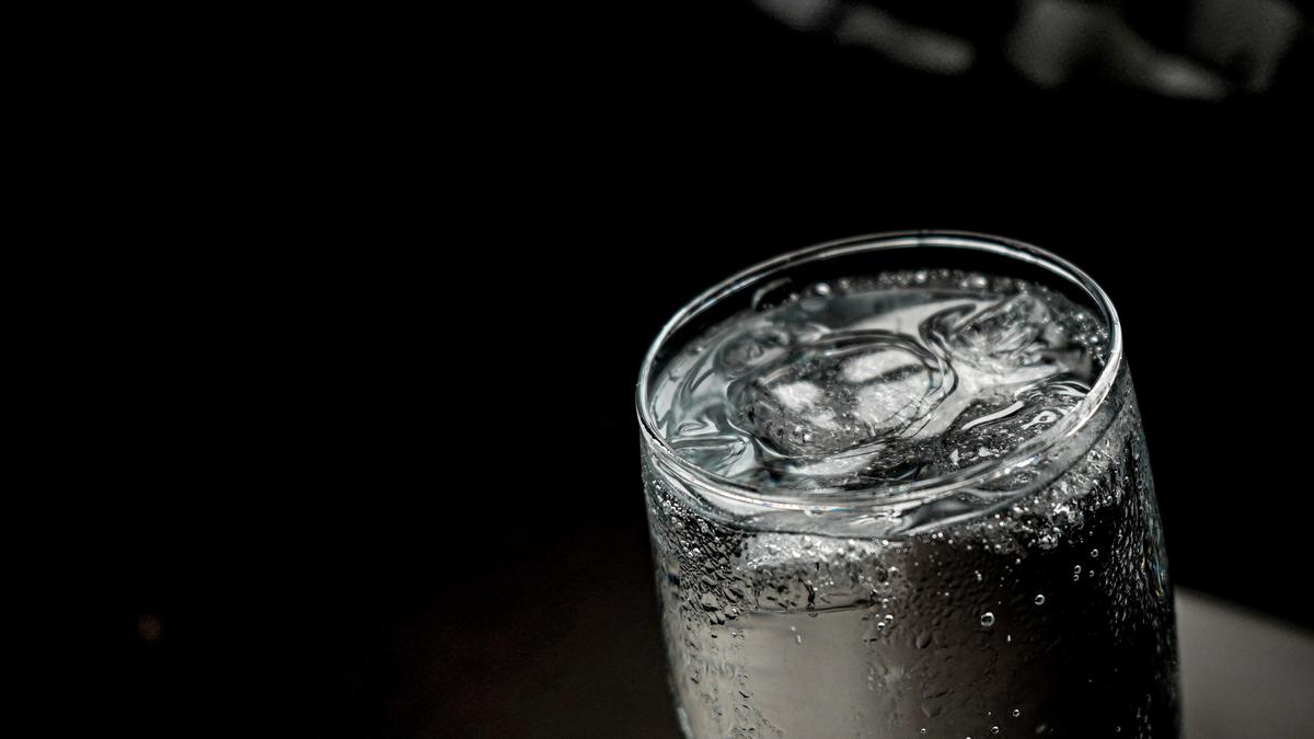 Image of Black-and-white, Drink, Ice cube, Beverage can etc.