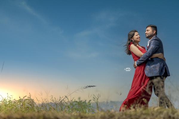 Image of Sky, Cloud, Dress, Happy, Plant, Grass etc.
