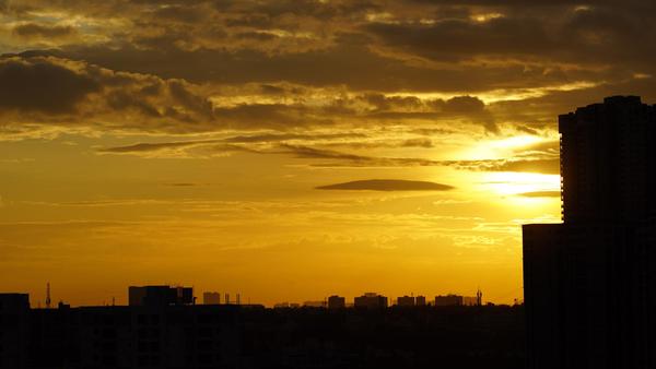 Image of Sky, Afterglow, Red sky at morning, Cloud, Orange, Building etc.